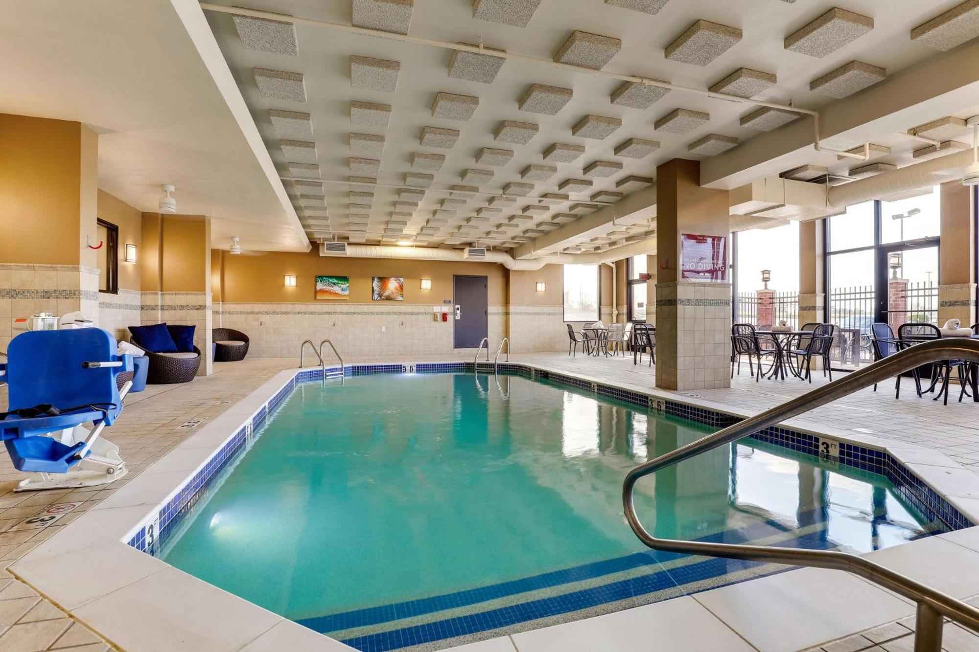 Drury Inn & Suites St. Louis St. Peters Saint Peters Bagian luar foto